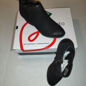 Blondo Women's Villa Waterproof Ankle Bootie 7.5